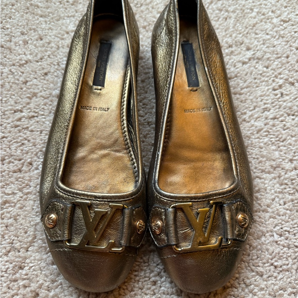 Authentic Louis Vuitton flat shoes US 5 5.5